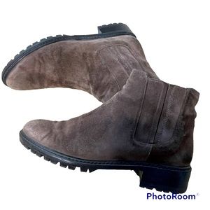Stuart Weitzman brown suede Chelsea smalls bootie 6